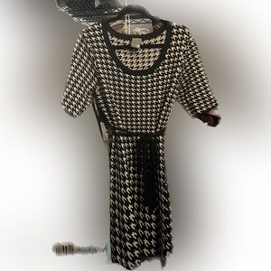 Sweater dress. Houndstooth.